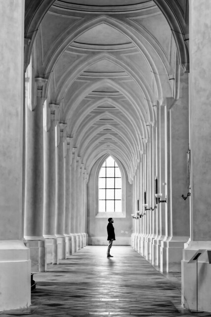 Gazing at the Walls